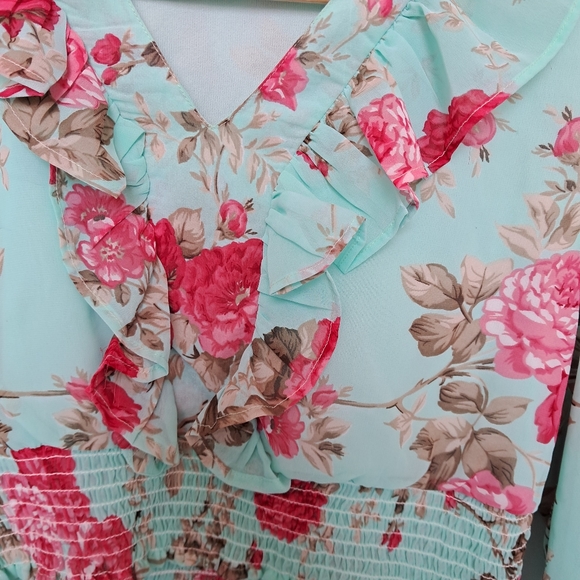 Lightweight Georgette Stylish Floral Crop Top / Blouse - Picture 8 of 9